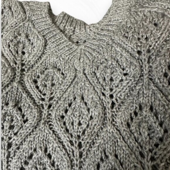 Gray Knitted Sweater with Leaf Pattern Cozy Handmade Wool Blend Pullover 🩶 - Picture 9 of 12
